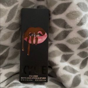 KYLIE JENNER MATTE LIPSTICK & LIP LINER